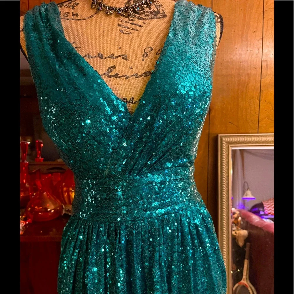 Gorgeous Kate Kasin aqua small sequined formal gown (NWT) - Picture 3 of 9